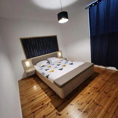 Chaleureux Appartement Refait A Neuf Vic-sur-Cère Esterno foto